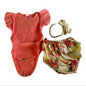 Shishifang 3 Piece Outfit. Size 6-12 months. Coral & Floral. Brand New.